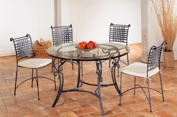Round table 
